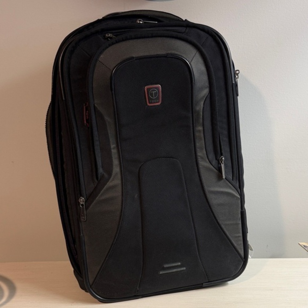Tumi T-Tech Presidio Park International 2-Wheel Carry-On Suitcase Bag USED